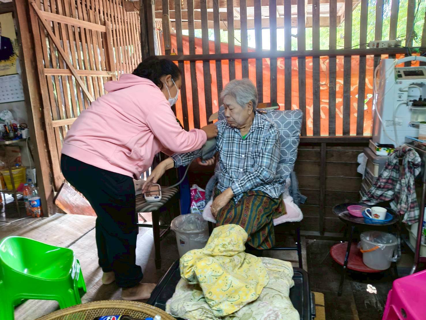 การให้บริการตรวจสุขภาพประจำปี สำหรับผู้พิการ และผู้ป่วยติดเตียงในพื้นที่ตำบลเขาน้อย ปีงบประมาณพ.ศ.2568